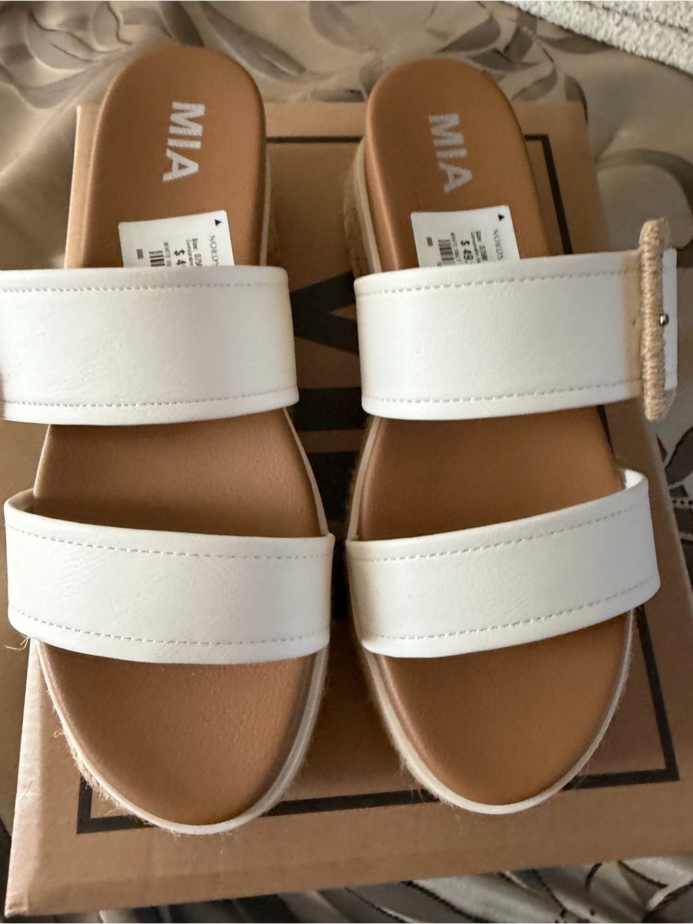 Leather White Ssndals by Mia